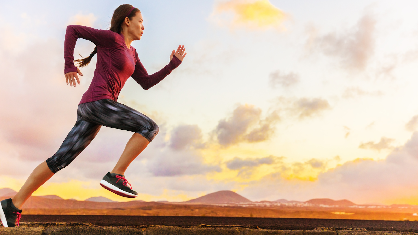 Woman training for speed and endurance, using the fartlek method
