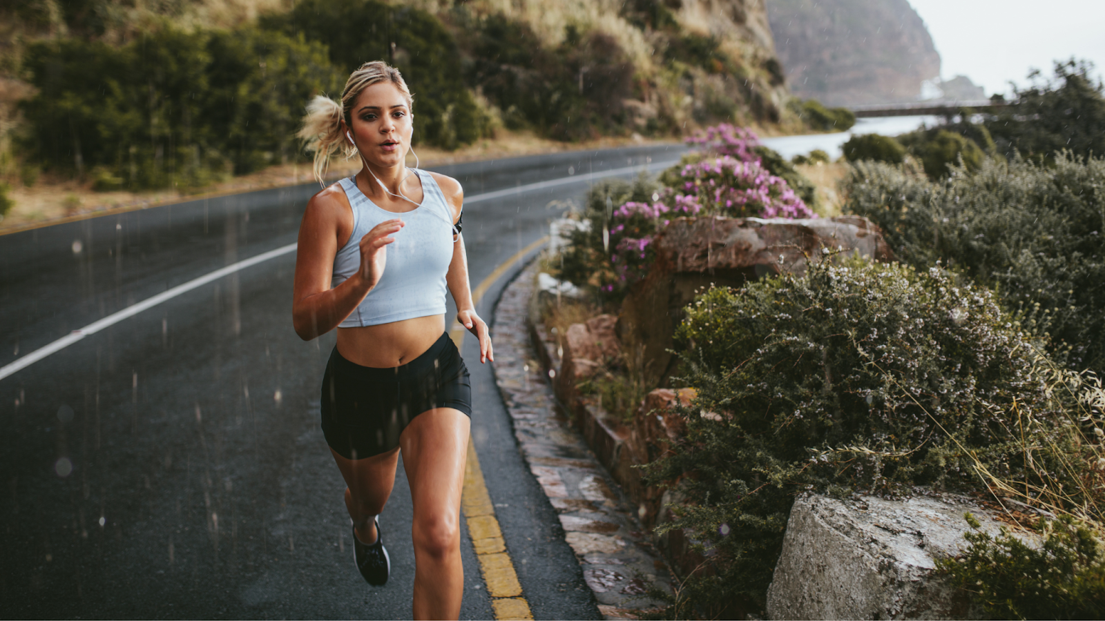 Woman training using the fartlek method